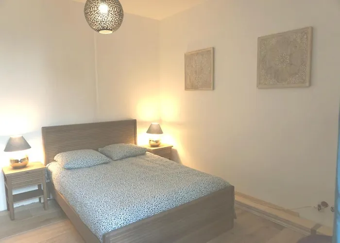 2 Chambres Et Une Terrasse A Paris!